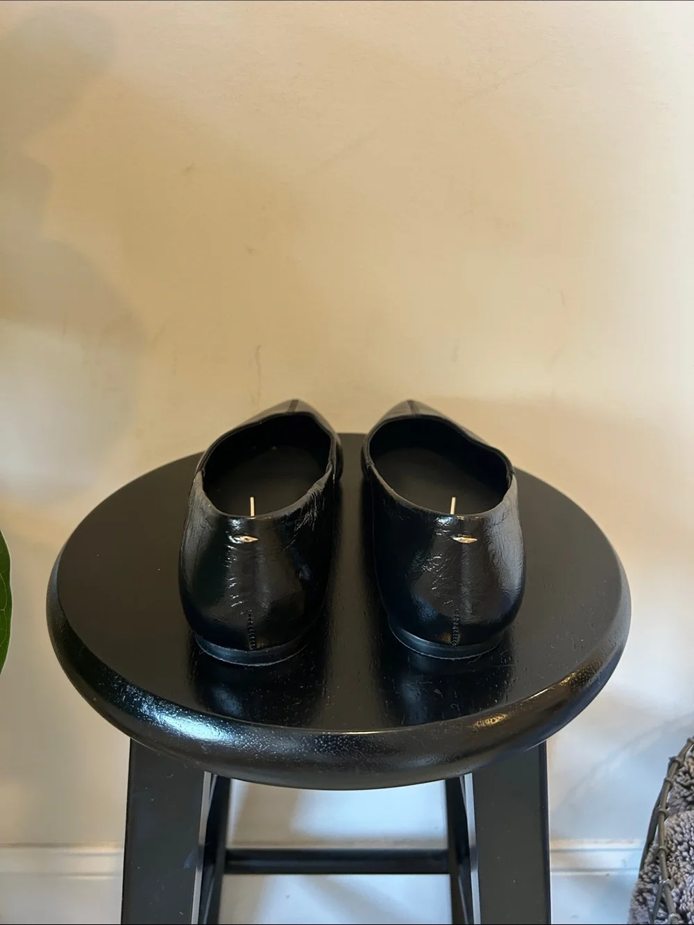 Dolce Vita Gema Black Pointed-Toe Leather Flats